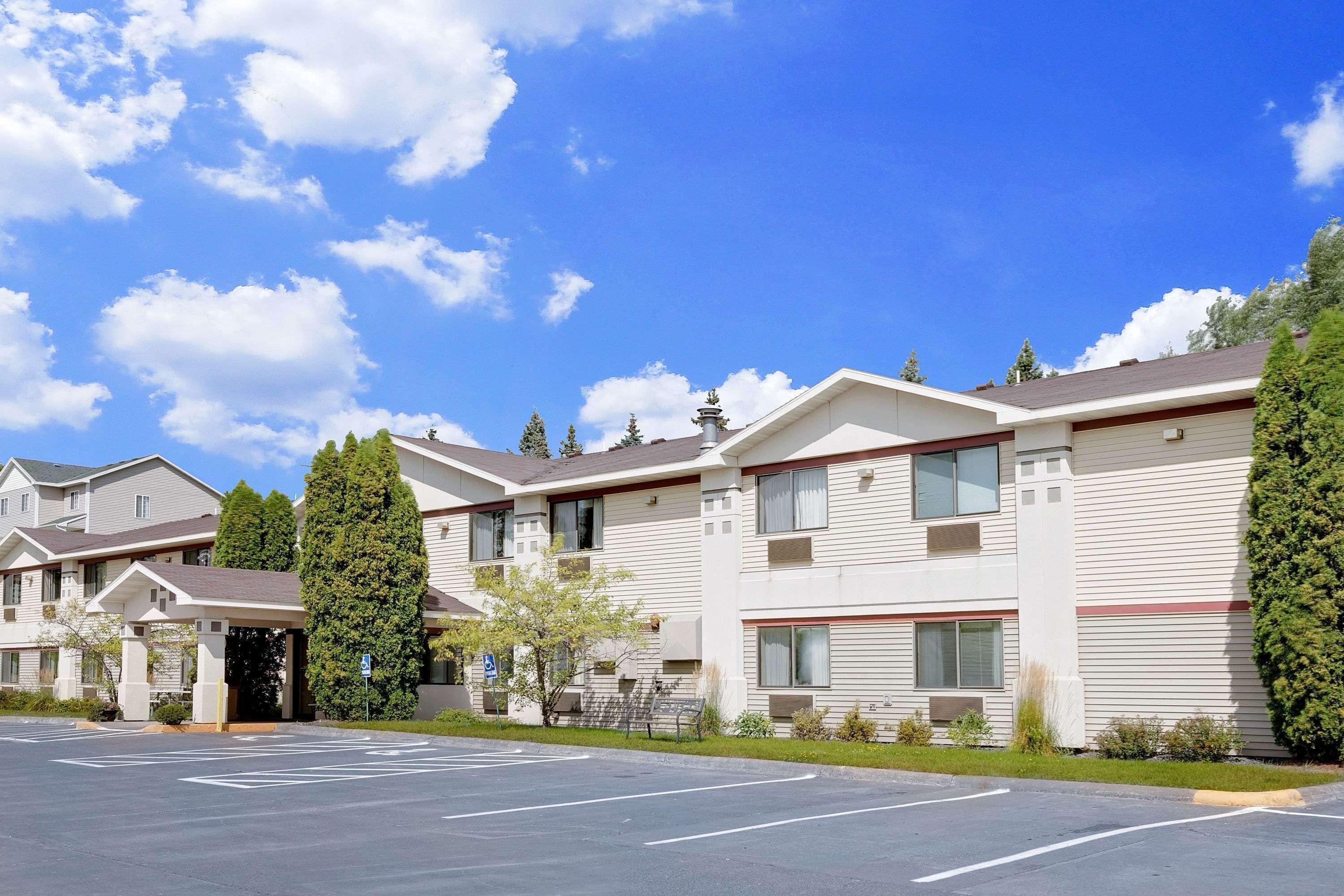 Super 8 By Wyndham Cloquet Hotel Exterior photo